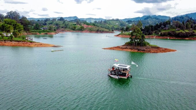 00 guatape boat party hero background