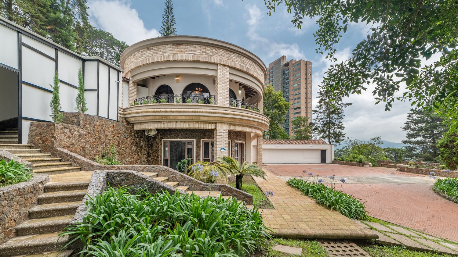 00 vacation rentals hero background